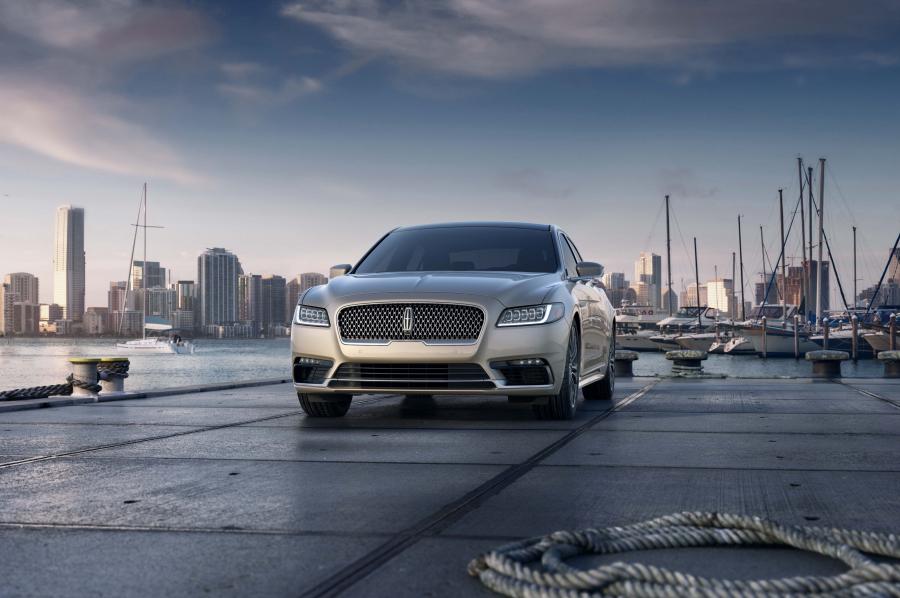  Lincoln Continental 2016 года  (фото 3 из 19)
